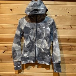 Lululemon Scuba Hoodie RARE with grey tie-dye type design. Size 6